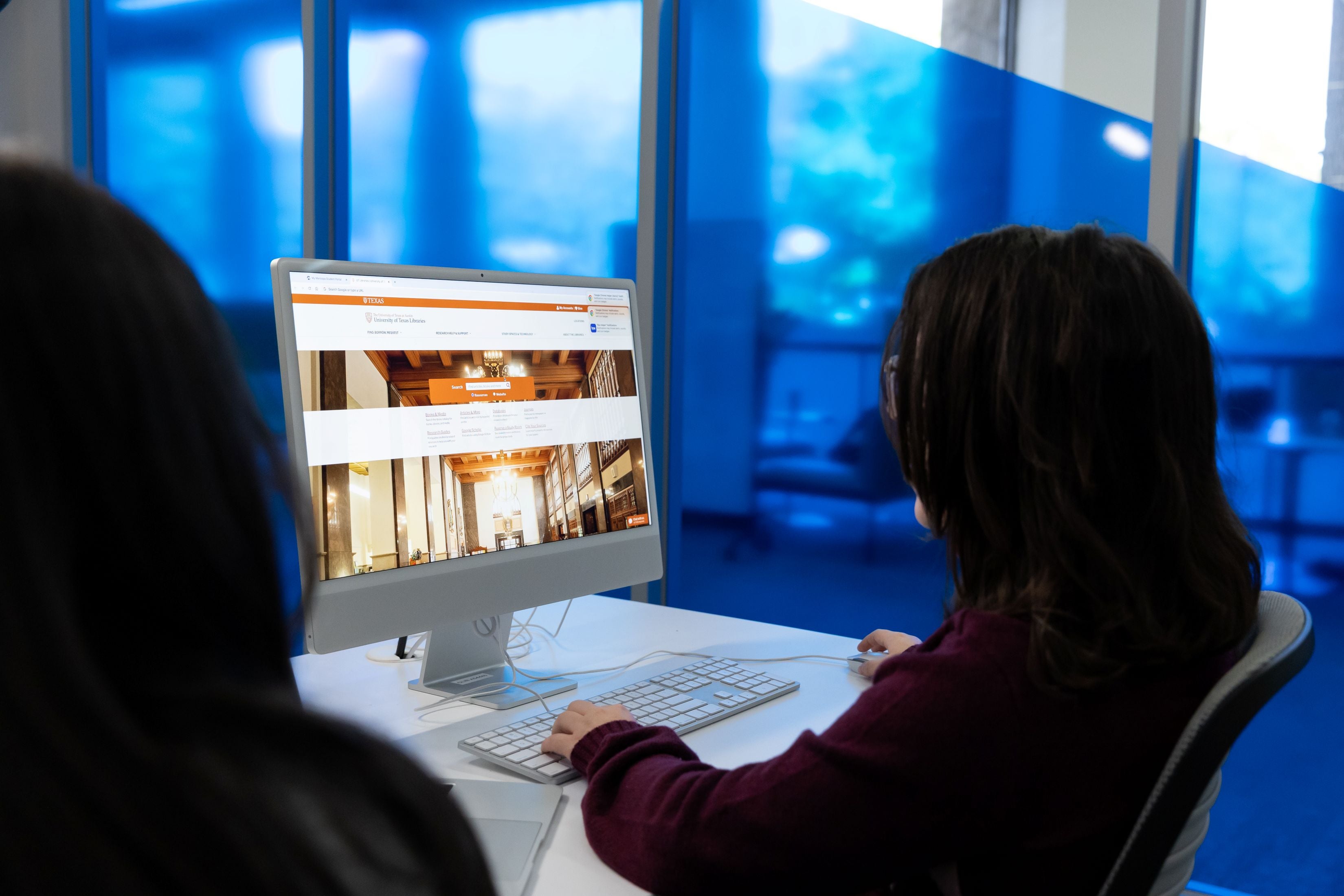 A student uses the UT Libraries website